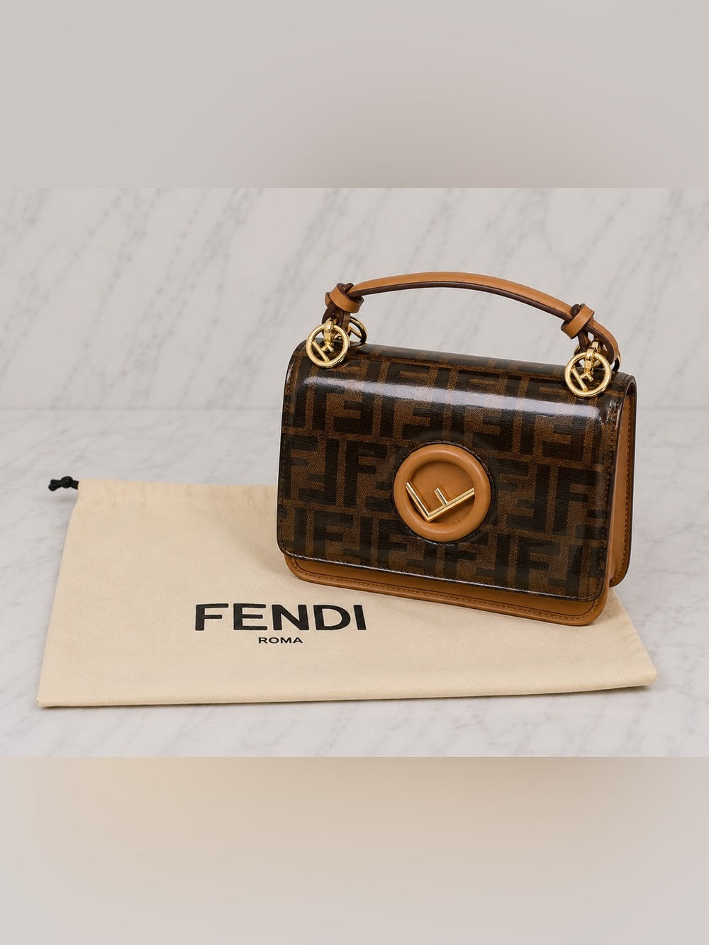 🆕 👜✨ FF Logo Kan I Small Shoulder Bag – with Tan Leather Trim ✨👜